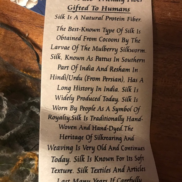 Niquea.D silk and fiber scarf/wrap - Picture 6 of 9